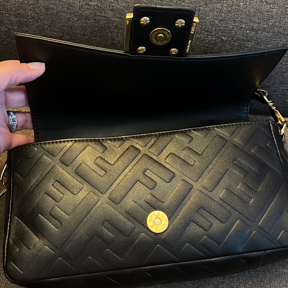 Fendi Baguette Logo Shoulderbag - Picture 10 of 16